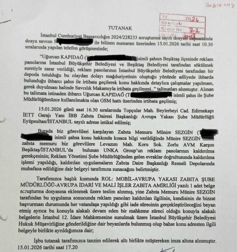 ibb dosyasında şikayetçi olarak yer alan sedat kapıdağ'ın oğlu uğurcan kapıdağ polisleri kendi aracıyla zabıta müdürlüğüne götürdü.

yetmedi savcı gibi buradaki memurları sorguladı.
 
kamera kayıtları da var. bu da dosyaya yeni giren tutanak.