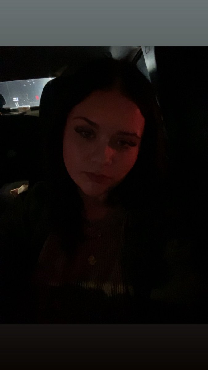 thelovergirl200's tweet image. red light selfie ;) #foryou