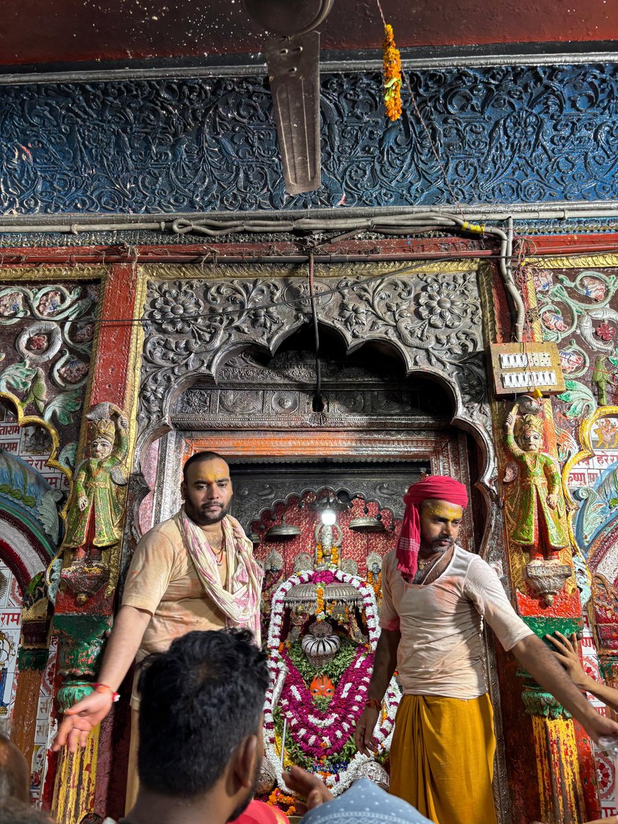 TarunaaSahu08's tweet photo. छोटी छावनी रंगमहल हनुमानगढ़ी अति सुंदर 
स्वयं जगत के मालिक बैठे कनक भवन के अंदर।
👏🌷

हनुमानगढ़ी, अयोध्या 📌

#हनुमान_जन्मोत्सव #हनुमानजन्मोत्सव https://t.co/9KqV9lao6m