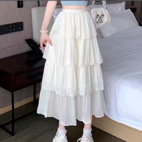 WiMonNee's tweet photo. Roknya gemes banget, flowy parah 😭✨
Model ruffle susun yang bikin tampilan jadi lebih feminin dan anggun.
Dipakai jalan santai atau acara juga tetap cakep 🤍 https://t.co/xzz0JJeLVu