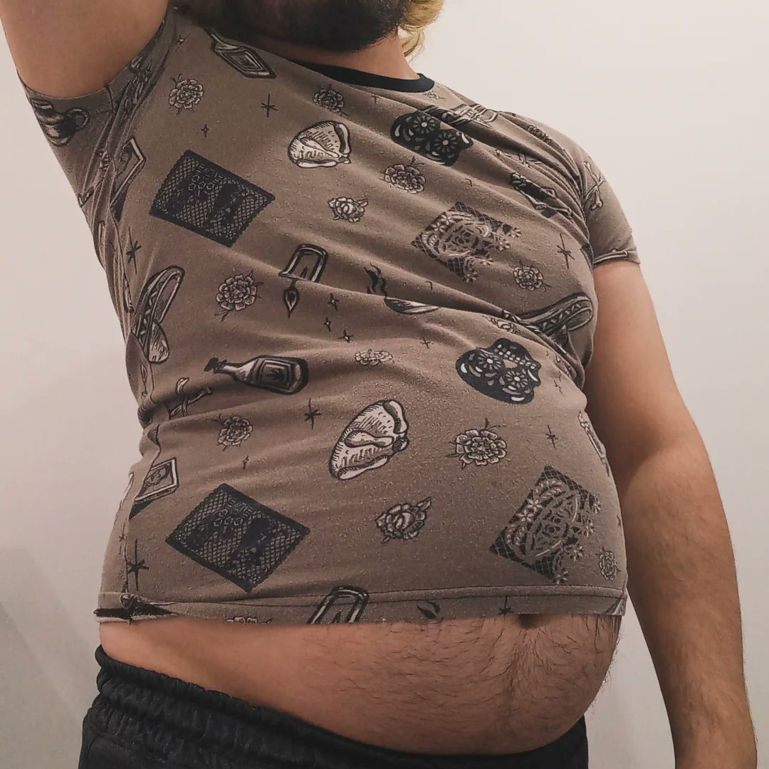 Tobygbig's tweet photo. Buy me more junk food so I can finally rip this shirt open! 🍩🍕👕

https://t.co/dZoXzob5jO

#weightgain #grommr #bigbelly #fit2fat #gainer https://t.co/DJTuRMO8wX