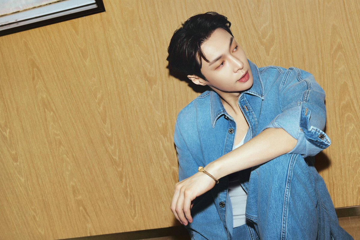 'KNOCK KNOCK!' tweet media