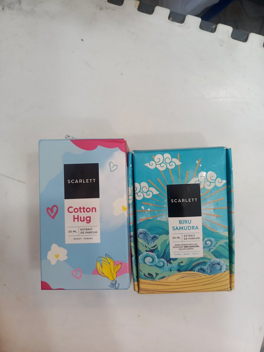 Yang biru samudra enak banget anjir wanginya seger.