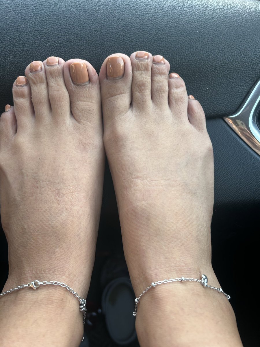 Princessann2101's tweet photo. This is working feet just got them done today here is the after https://t.co/F8UBR9YphY