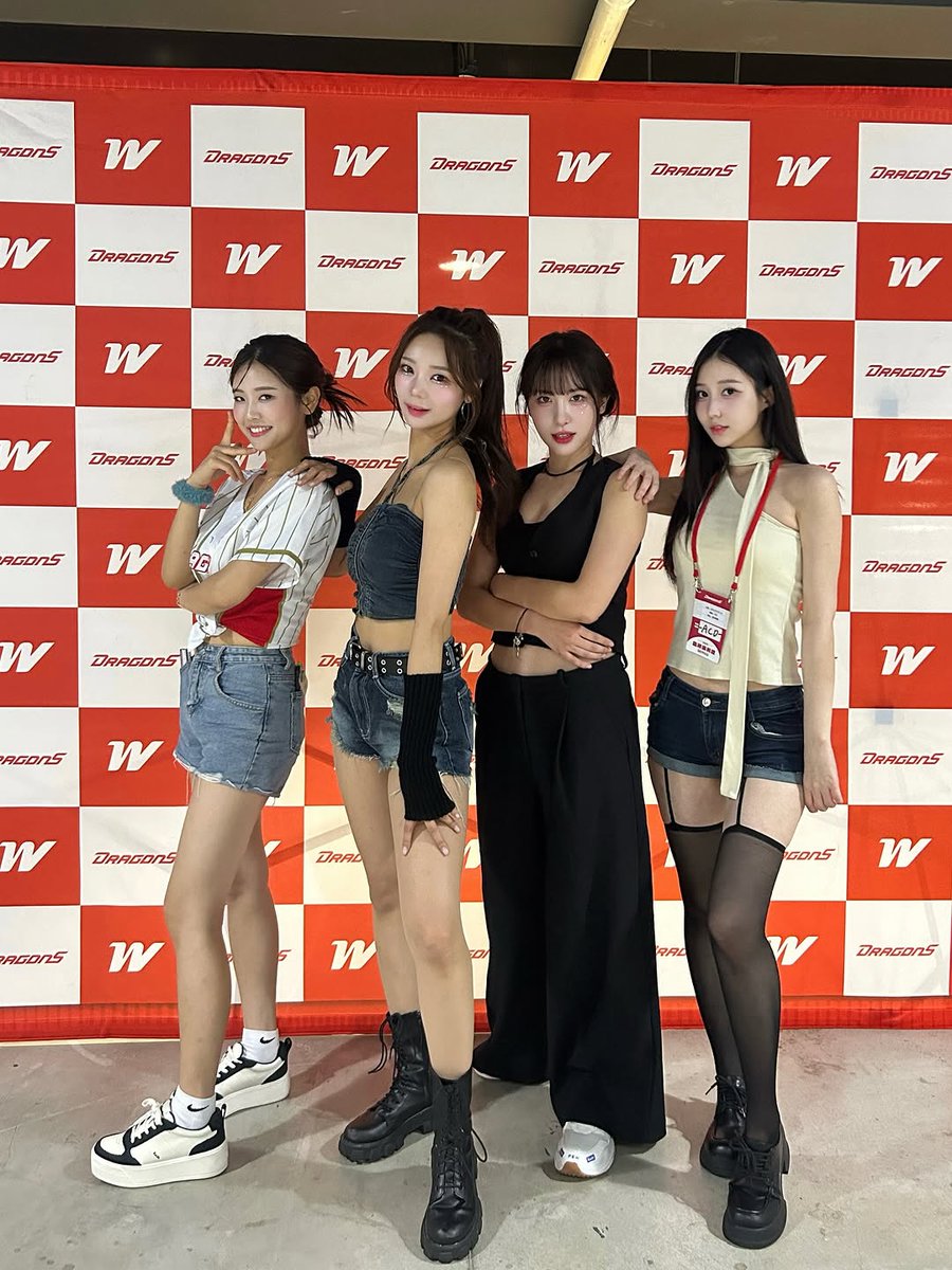 รีบดูก่อนปลิว tweet media