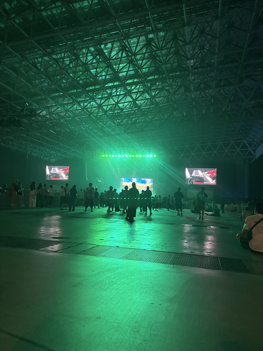 RXo945's tweet photo. 最近のサマソニはチケット売り切れてるのにこうなってる洋楽アーティストのステージが多々あるのどうにかして欲しい
タイムテーブル次第で改善出来そうなのにダダ被りさせてガラガラな事が多いから
やってくれてるアーティストに本当に申し訳ない気持ちになるのよ https://t.co/6T6ERdSx64
