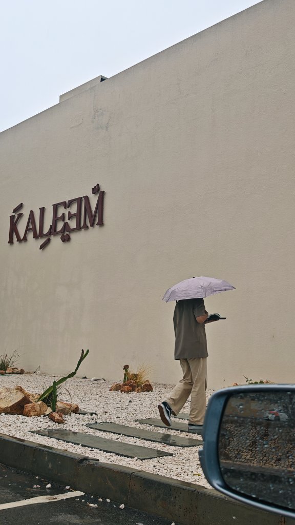oman95A's tweet photo. مواعيد القهُوة دائماً تجعل الروح في سرور ومسّره. 💕 🌧️☕ https://t.co/vZpOSknhj6