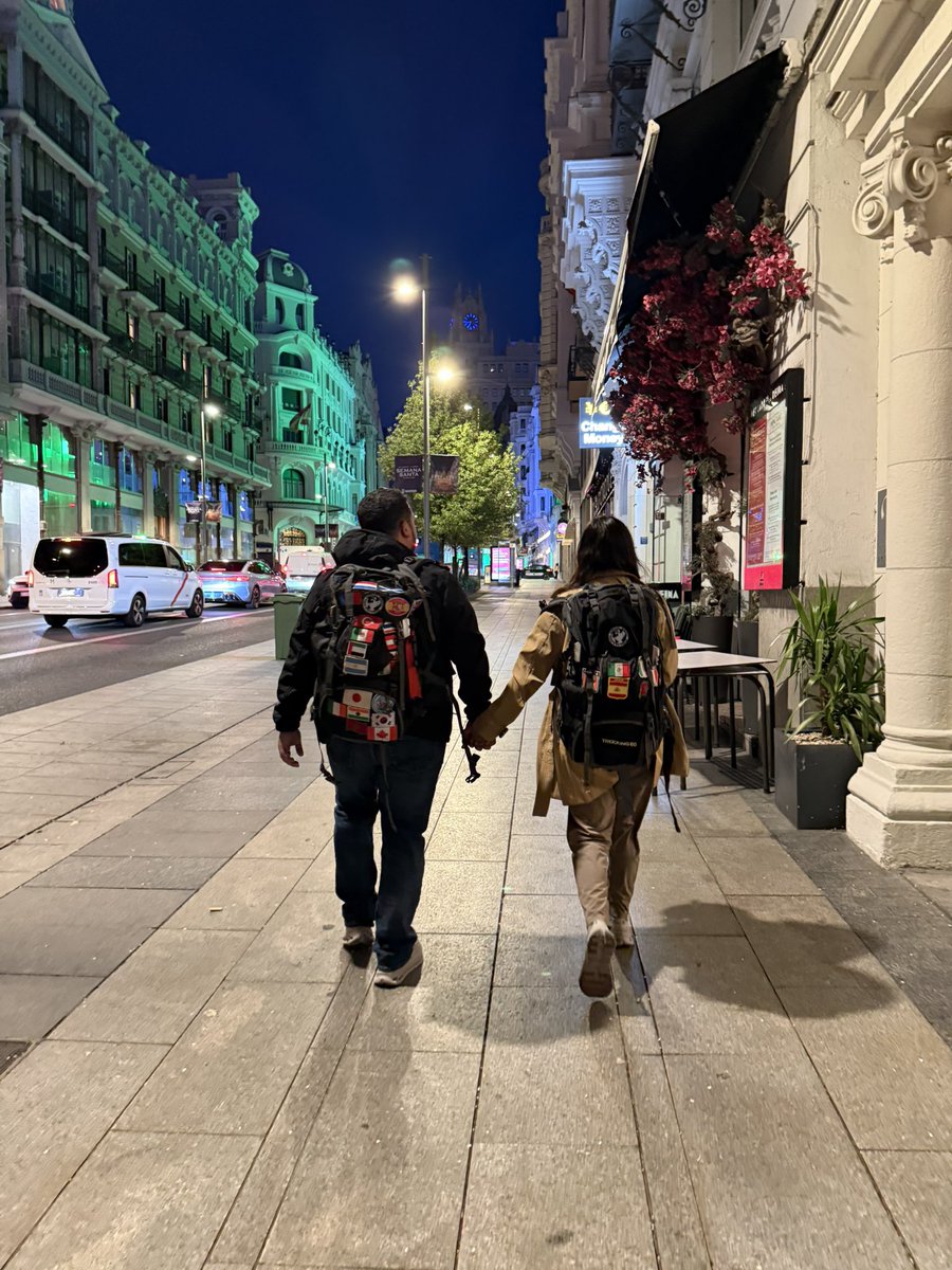 gamvv_'s tweet photo. Recorriendo nuevamente el mundo a tu lado ❤️ https://t.co/yXO4FuEF2R