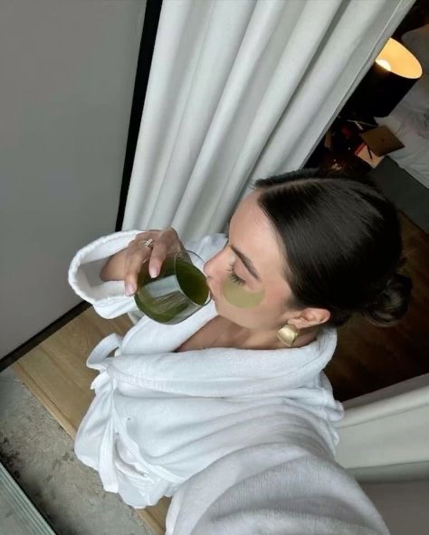 Diorgirlx's tweet photo. happy friday 💗 https://t.co/Baq9Nave8l