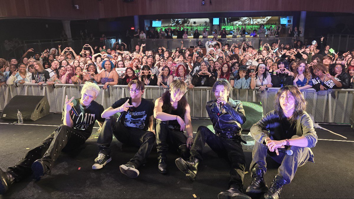 JUSTB Official tweet media