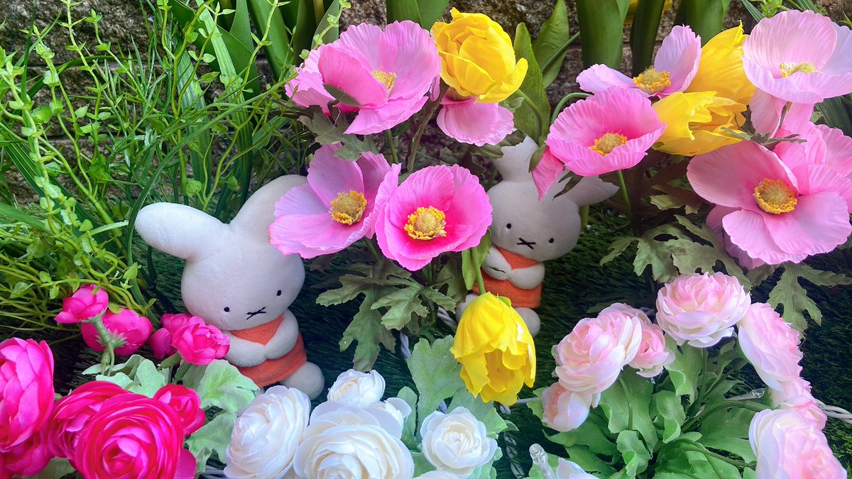 お花に囲まれたミッフィー🌸