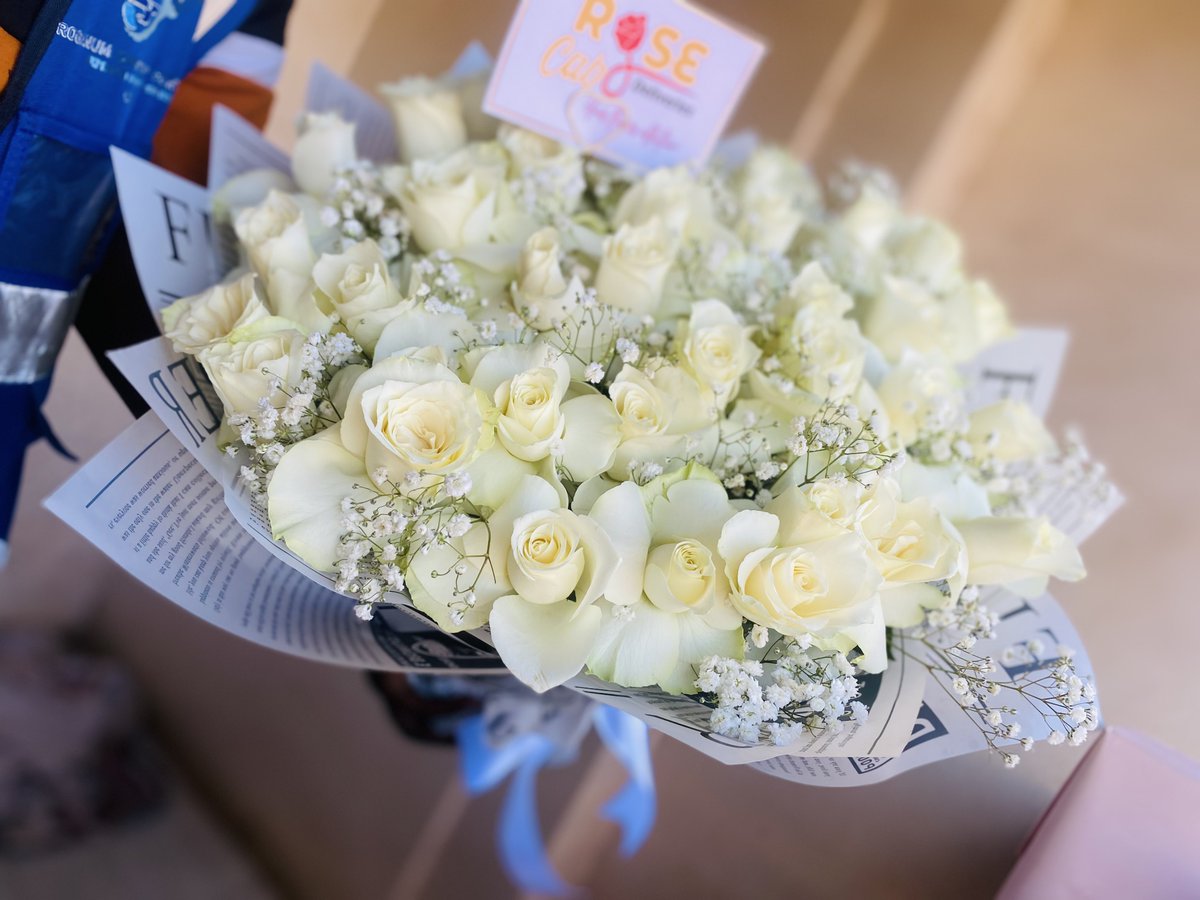 Rosecab_flowers's tweet photo. What do you mean you’ve never received flowers?✨✨✨ https://t.co/sK62o3CPTW