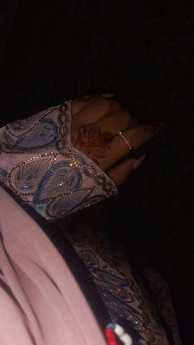 乙ahra 🌹✨ tweet media