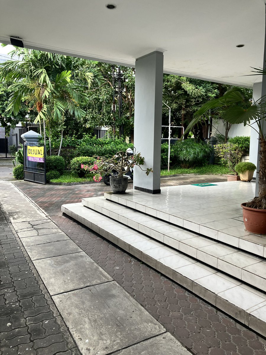dhaniwidjaya's tweet photo. @sby_workerspt #pasarbesar
Dijual rumah di tengah kota Surabaya.
Jln. Kapuas no. 41
Spec.
Luas tanah 685 m2
Luas bangunan 252 m2
KT 5+1
KM 2+1
Listrik 6600 Kwh
PGN
SHM
30 M (nego)
Desc.
Lingkungan aman, bebas banjir, 100M dari jalan utama Darmo, tengah kota Surabaya. https://t.co/iToJenzUXT