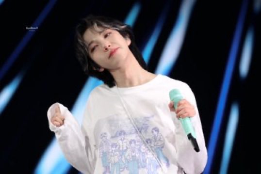 𝗺𝝾𝗻 tweet media