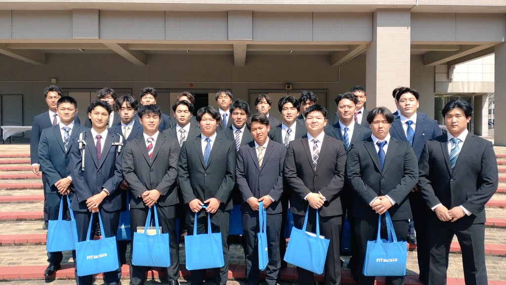 【#入学式】
本日、新たにラグビー部に仲間入りした1年生たち。
これから始まる4年間。仲間と共に成長していきます。
あらためて、新チームのスタート。応援よろしくお願いします。
#福岡工業大学 
#大学ラグビー 
#新入生