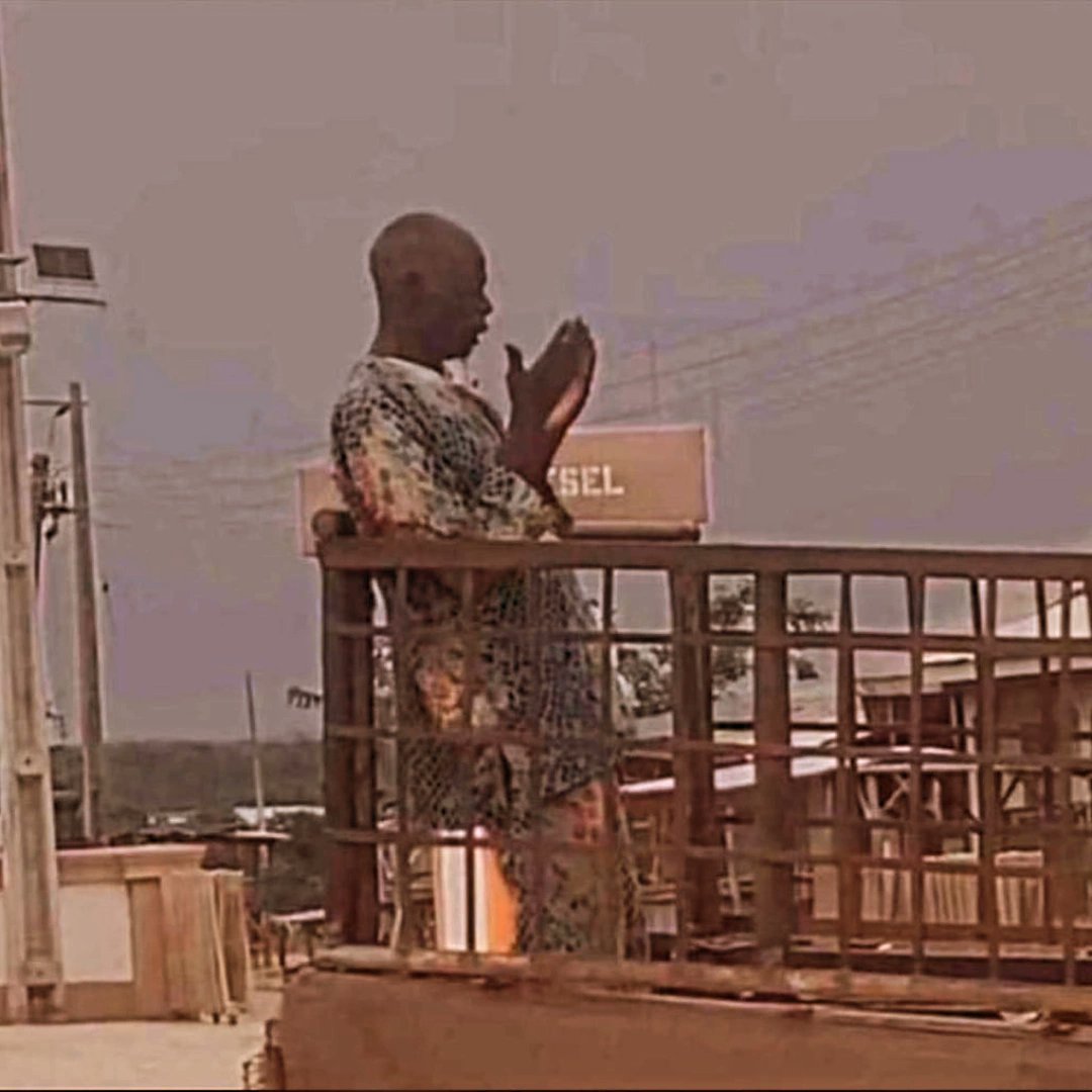 Good morning Mutuals, we woke up again..  We give thanks to GOD for this gift of life. 🙏
Baba Oshey.