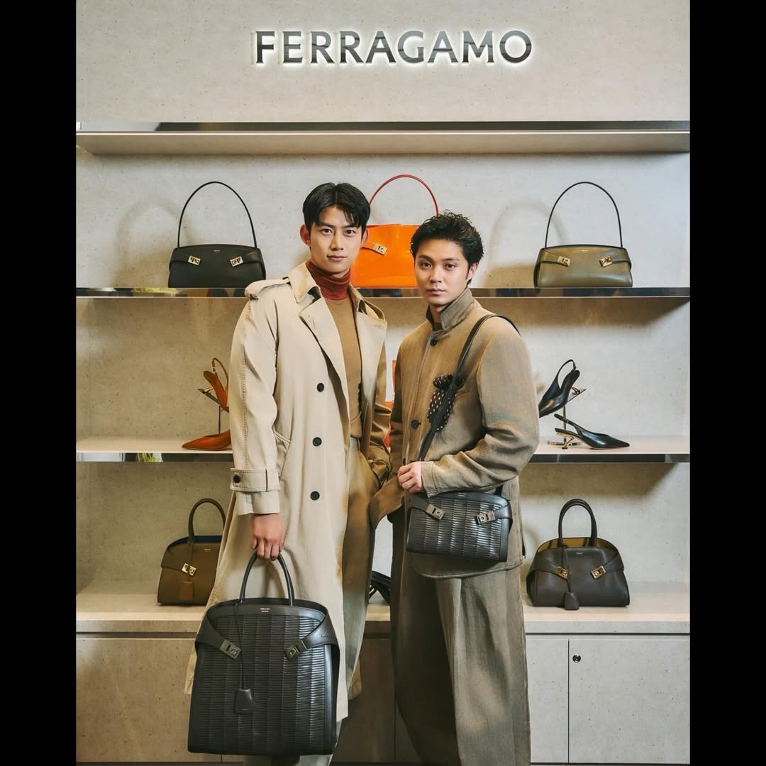 Kkorepo's tweet image. #テギョン（#2PM）＆#磯村勇斗、銀座「フェラガモ」ポップアップに登場！…“ソウルメイト”級の気品溢れるツーショット
🔗korepo.com/archives/16526…