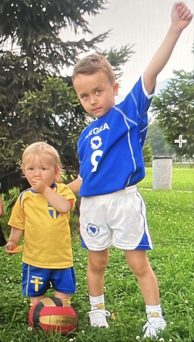 DynamiteDino_'s tweet photo. 🇸🇪 and 🇧🇦 both qualified for the World Cup so we’re blessed with some precious little Dino pictures 🤲

#DinoBeganovic #DynamiteDino https://t.co/kZtMCFrlS0
