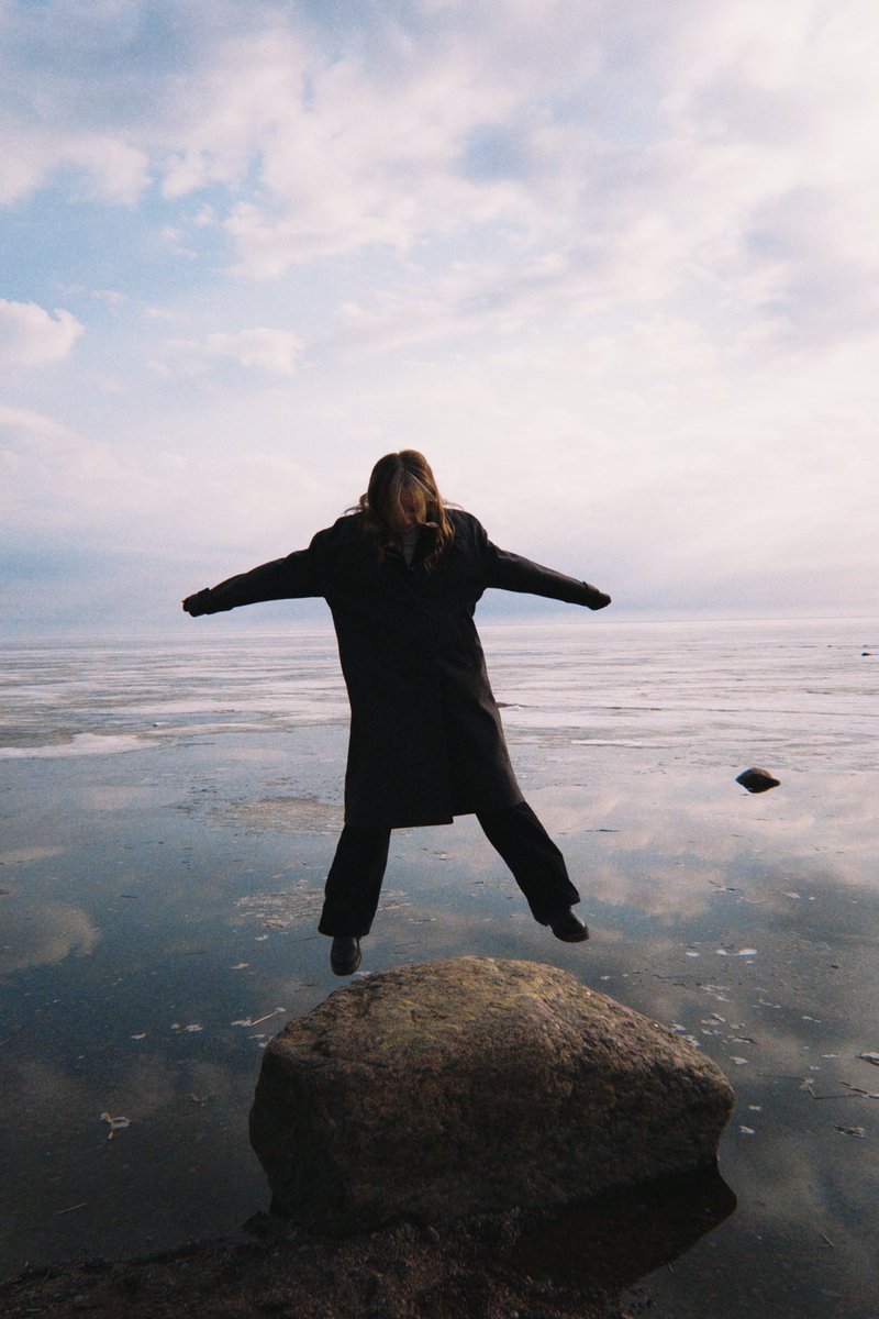 на самом деле я очень скучаю по твиттеру, но нет моральных сил сюда вернуться постоянно…