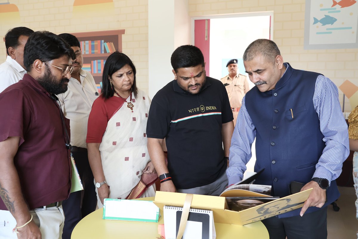 देत्रोज तहसील में स्थित मिंडा कंपनी ने चैत्री पूनम पर धार्मिक स्थानों पर जा रहे श्रद्धालुओं के लिए तैयार किए सेवा कैंप की मैंने मुलाक़ात ली और मिंडा कंपनी के CSR के तहत चल रही सुमन निर्मल मिंडा स्कूल को देखा। मिंडा कंपनी के जिम्मेदार अधिकारी ने कहा कि विरमगाम विधानसभा में रोजगार