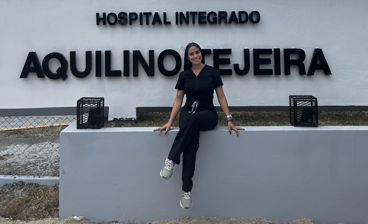 arihas11's tweet photo. Terminé mi internado médico 😭✨ https://t.co/hM14PCuLoI