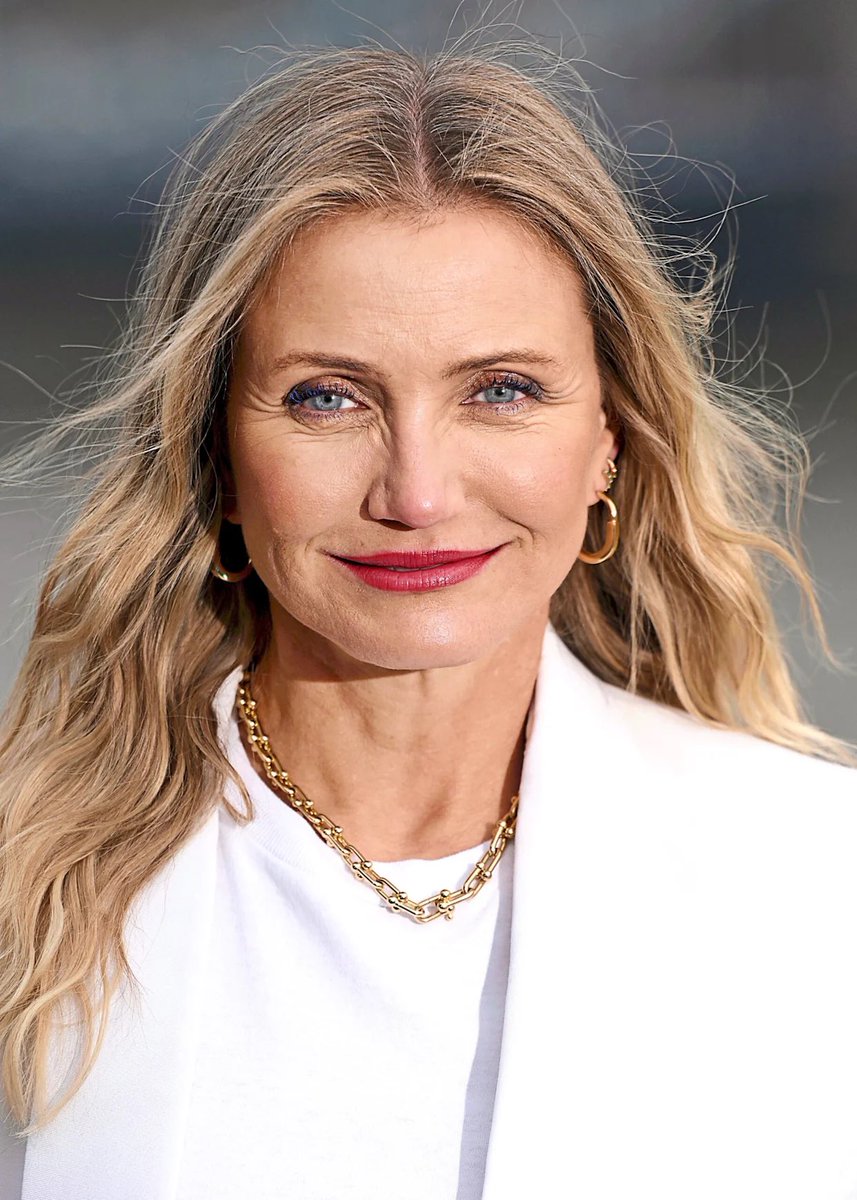 daily_magazin's tweet photo. Cameron Diaz:

''Yüzümün yaşlanmasını, bana hiç ait olmayan bir yüze sahip olmaktan daha çok tercih ederim.'' https://t.co/YcWgxBuQ3T