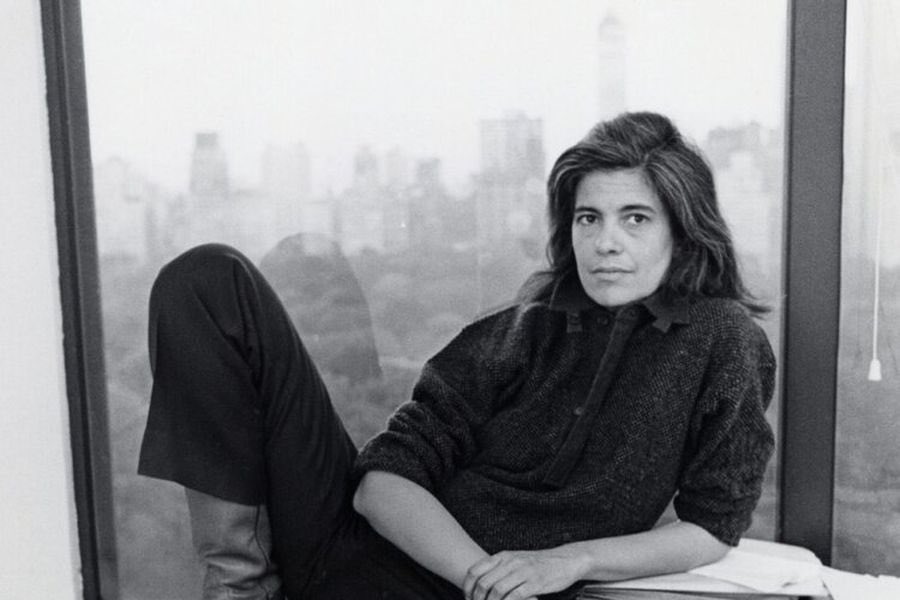 ankorinclan's tweet photo. Dijo una vez Susan Sontag: “No está mal ser bella; lo que está mal es la obligación de serlo. La belleza no debería ser una carga, ni un deber, ni una medida de valor. Cuando se convierte en mandato, en exigencia, en norma que aprieta, deja de ser un don y se vuelve jaula. El problema no es serlo, sino tener que demostrarlo siempre.”