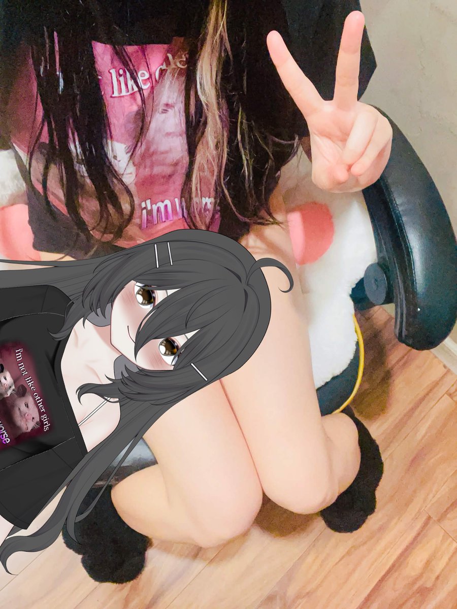 Latte's Hidden Sock | SELLING VTUBER CHECK PIN tweet media