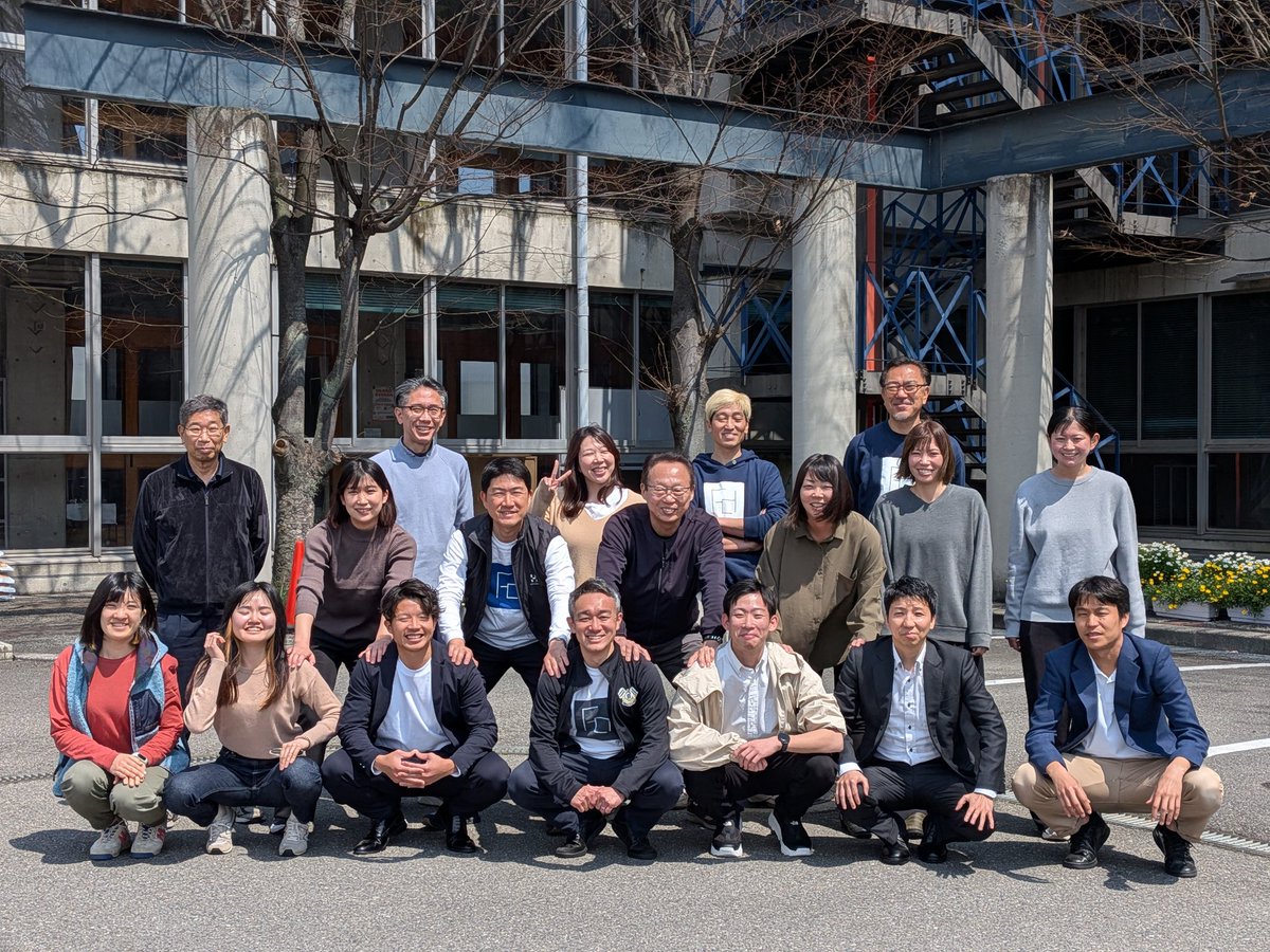 今年度もスタートをきりました！

生徒のいない教室で、
「教育の本質って何？」
「自分たちはどこを目指す？」
そんな議論と対話を交わすコーチ陣。

同じゴールを見ながらも、視点はみんな違う。
だからこそ晒し合って、道筋を一緒に考える。
正解はひとつじゃない。