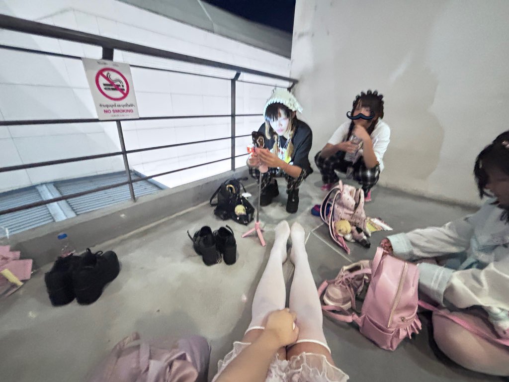 𝓙𝓸𝓵𝓵𝔂 merodii tweet media