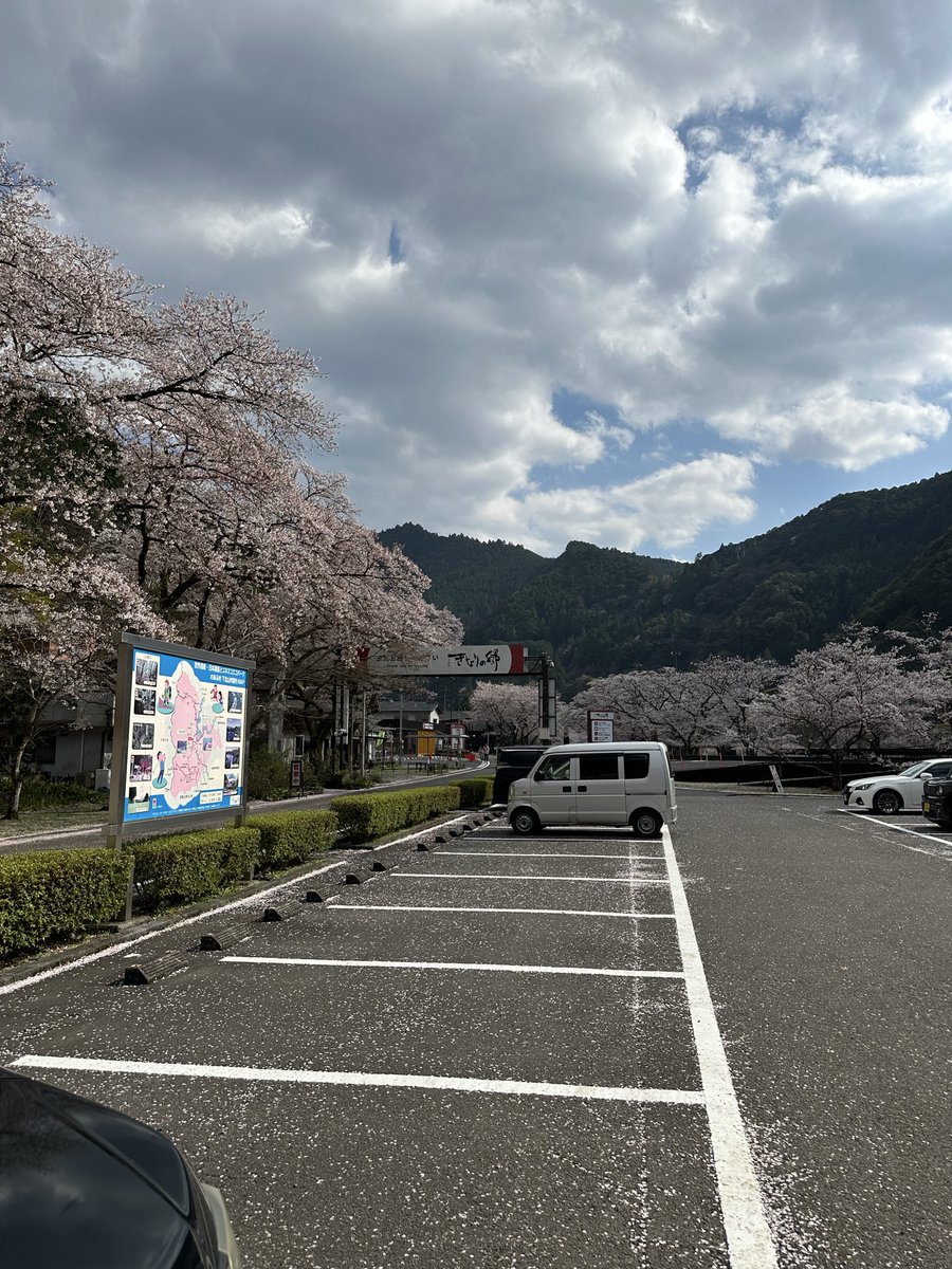 m_tappy's tweet photo. また北山村にキャンプに来た。
んで、ちょっと足をのばしてきなりの郷へ

#北山村 #おくとろ公園キャンプ場 #下北山村きなりの郷 https://t.co/Pae7iXGn9I