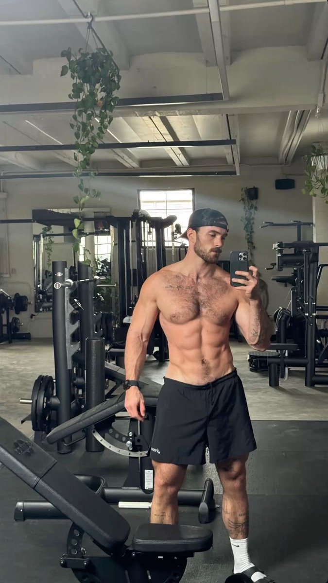 𝔏𝔢𝔬𝔫’𝔰 𝔳𝔞𝔪𝔭𝔦𝔯𝔢 𝔤𝔣 (𝔯𝔢𝔞𝔩) tweet media