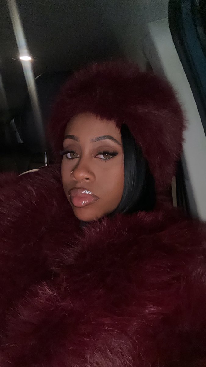 ameiiraah's tweet image. 23 in Canada. #old