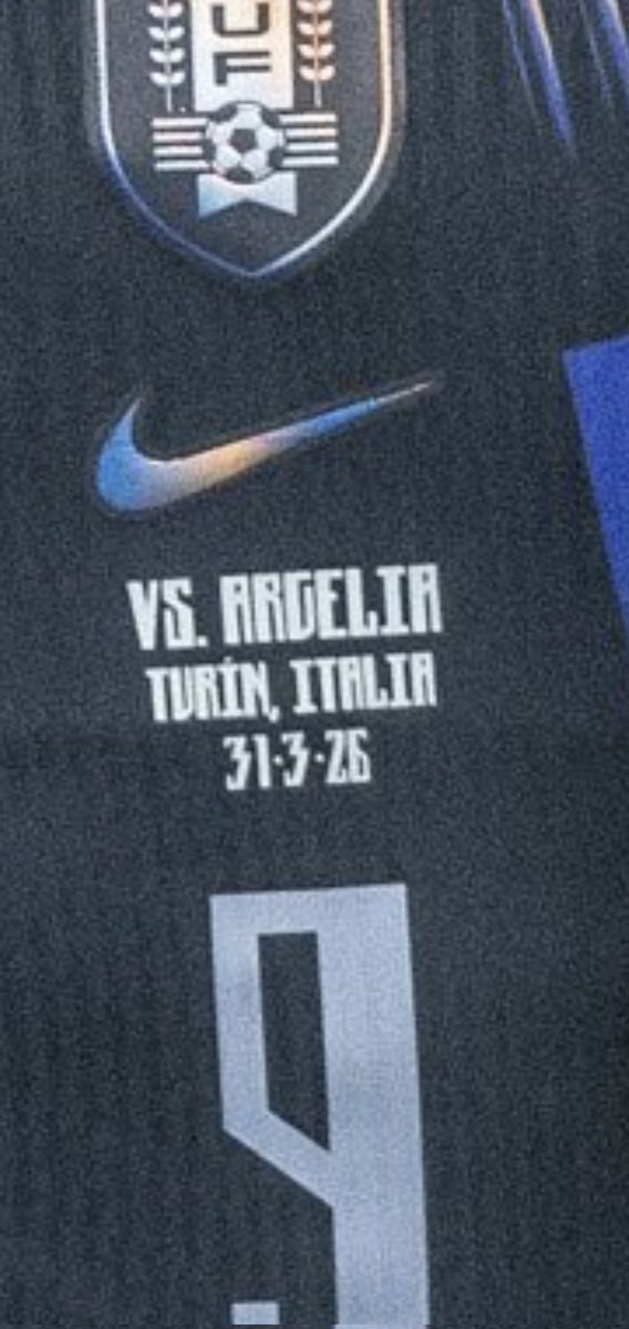 Bobflex_'s tweet photo. Ho la grosse boulette de Nike
Il y a eu le match Uruguay Algérie 
MAIS
Au lieu de floquer "Algeria" sur le maillot
Ils ont floqué Argelia 
Et personne a rien capté https://t.co/eHpcQcGTnQ