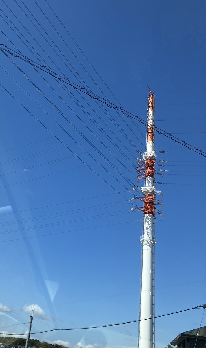 ノコギリ屋根に陽が昇る。 tweet media