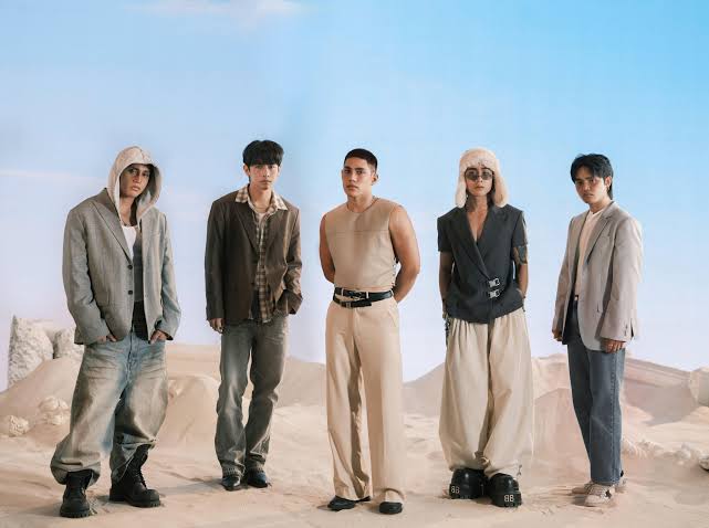 TRIVIA 💡
Billboard Japan is different from other charts because it doesn’t rely on just one factor. It combines multiple data sources like:

• Physical sales (CDs)
• Digital downloads
• Streaming numbers
• Radio airplay
• Even social media &amp; video views

That means charting