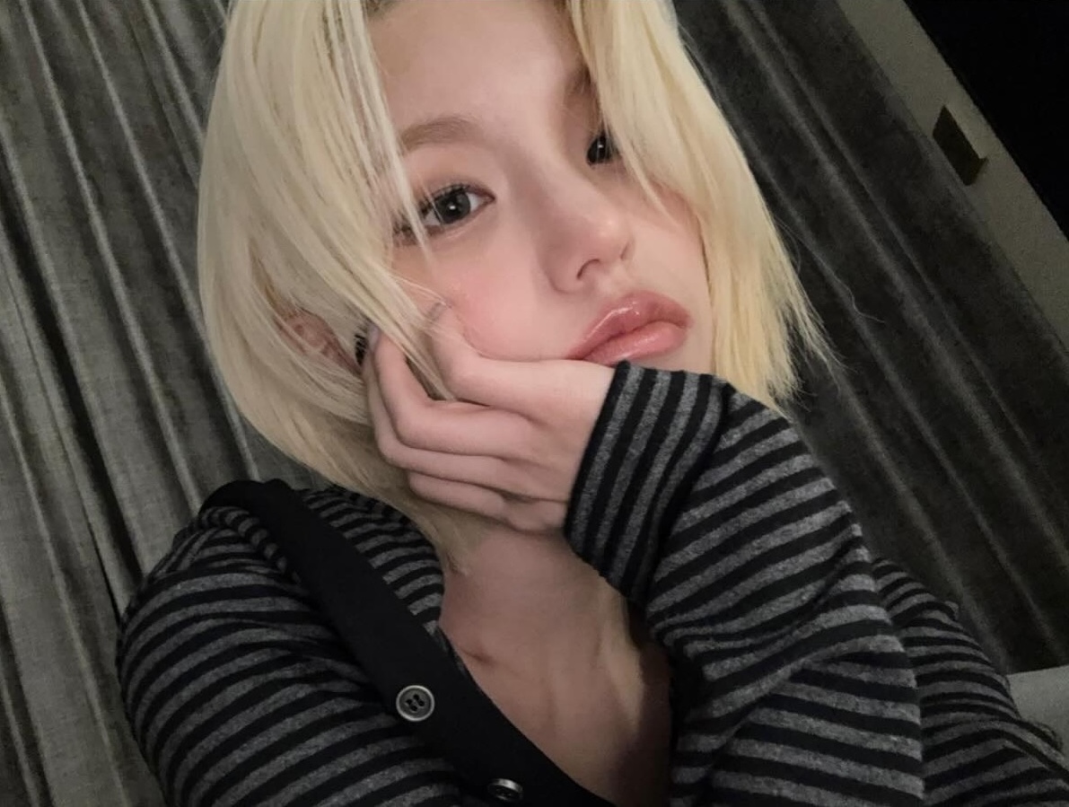 Lesseraphic's tweet photo. starting a new series for my 00 leaderz chaewon and yeji, so here is day 1 of spreading my #chaeji / #yuwon agenda (still deciding on which tag to use) https://t.co/NNUvdut1lH