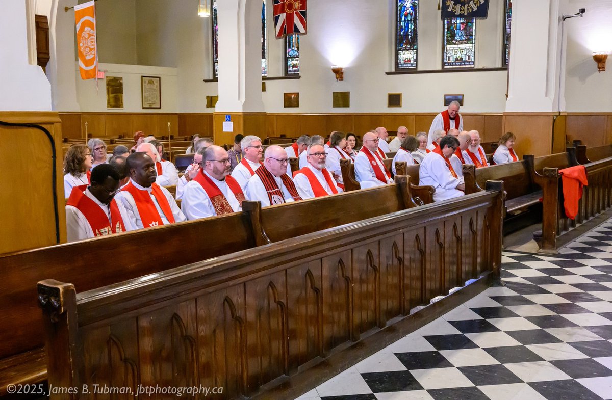 Pastor_Fergus's tweet image. On Holy Tuesday, I had the joyous privilege of sharing at the Cathedral the Service of the Renewal of Ordination Vows and the Blessing of Oils with Rev. Chris, Rev. Grace, and my other brother and sister clergy! (Thank you, Chris, for the ride!)