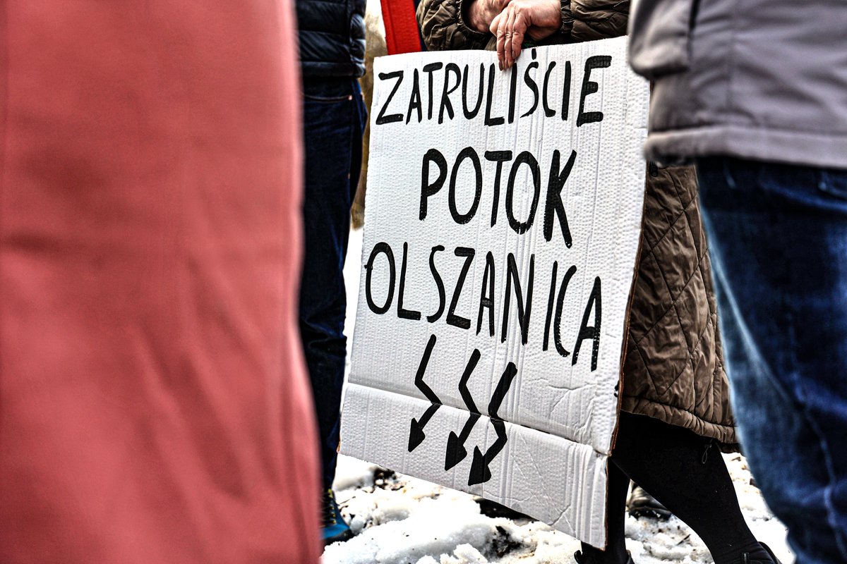 tomas_fiszer's tweet photo. Naprawdę ucieszyła nas informacja,  przekazana w dniu 25 marca przez Pana Posła @JaskowiecD, 
że władze spółki MPL Balice  "deklarują  rozpoczęcie procesu inwestycyjnego związanego z budową oczyszczalni ścieków".

No i że w tym roku zostanie zlecone studium wykonalności dla tej inwestycji, a szczegółową informację władze spółki przedstawią na piśmie...

Przeglądamy korespondencję i śledzimy publiczne wypowiedzi prezesa Krakow Airport i jak do tej pory nie znaleźliśmy ŻADNEGO śladu oficjalnego /pisemnego potwierdzenia, że oczyszczalnia będzie realizowana....
Czyżby znowu mieszkańcy karmieni są pustymi deklaracjami ?  Obiecanki ???

@KrakowAirport
@Miszalski_
@tvp3krakow
@PolsatNewsPL
@RMFMAXX
@UWAGATVN
@ReporterzyTVP