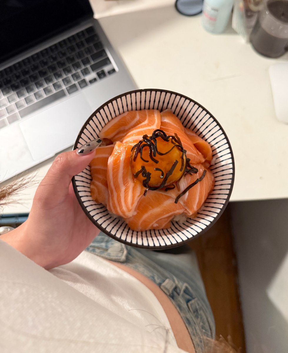 小跑出來了 tweet media