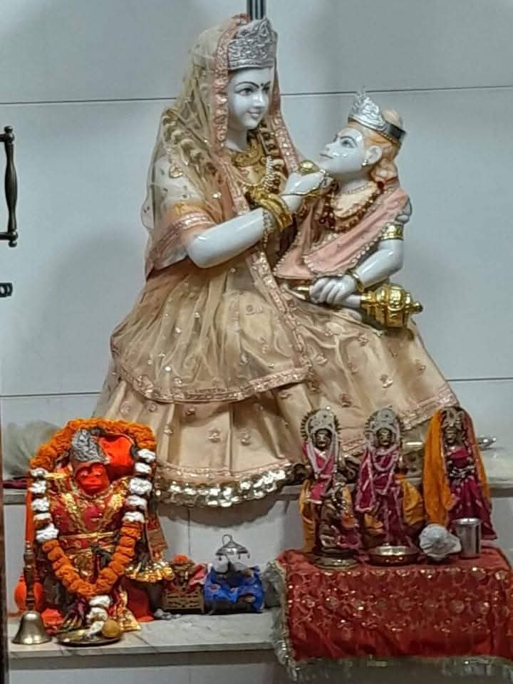 YKDhingraINC's tweet photo. श्री राम जय राम जय जय राम...

अष्ट सिद्धि, नौ निधि के दाता, अंजनि पुत्र श्री बजरंगबली जी के पावन जन्मोत्सव पर आप सभी को हार्दिक शुभकामनाएं।

सब सुख लहै तुम्हारी सरना,
तुम रक्षक काहू को डरना॥

जय कारा ए बीर बजरंगी - हर हर महादेव 

#हनुमान_जन्मोत्सव #HanumanJanmotsav https://t.co/euUia5kWPQ
