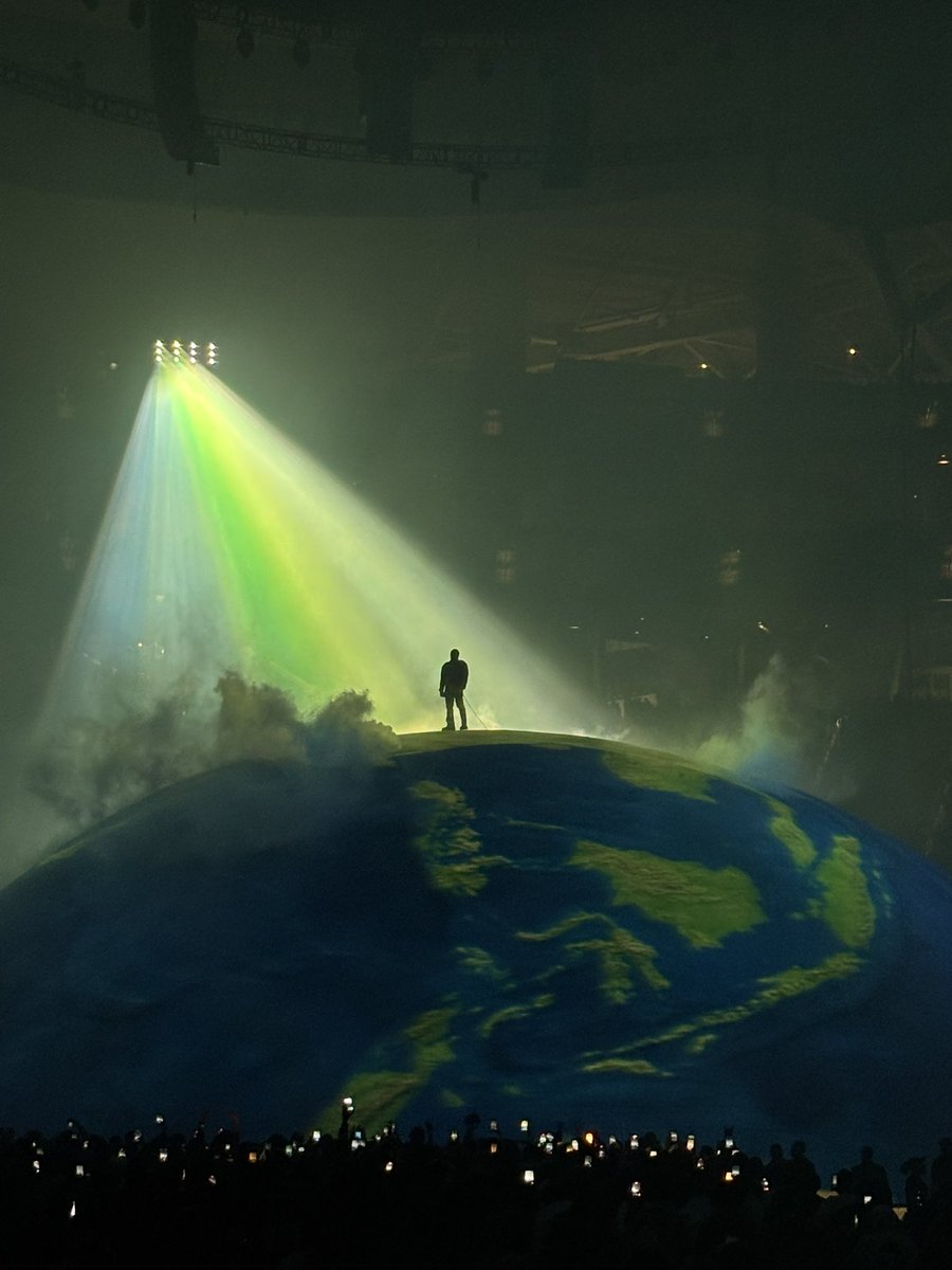 allkanyewest's tweet photo. Him. https://t.co/FYU6LeWU82