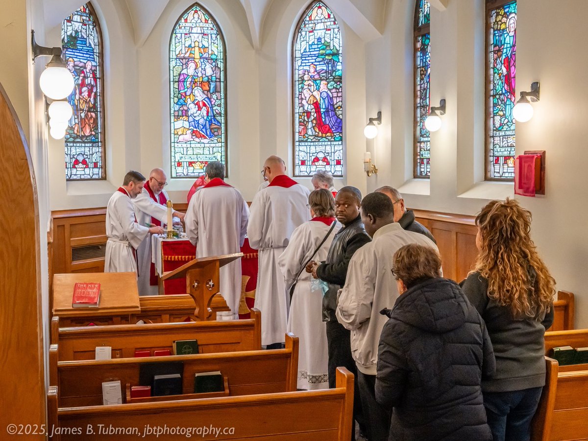 Pastor_Fergus's tweet image. At the Cathedral on Holy Tuesday, Rev. Chris is here getting the oil which will be used this year at St. Leonard's for anointing the sick and chrismation.