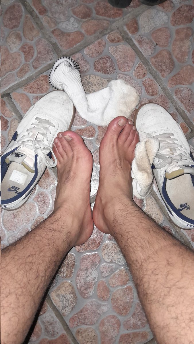 Quien pudo patas de clavito apestosas? 😝🥵
#stinkysocks #smellysocks #feetboy #malefoot #footfetısh