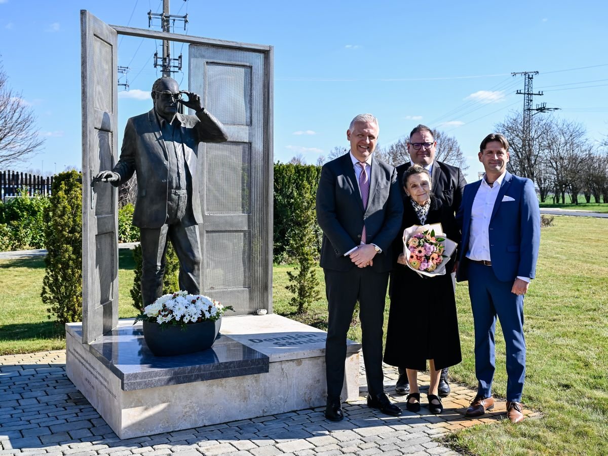 Ildiko Velency tweet media