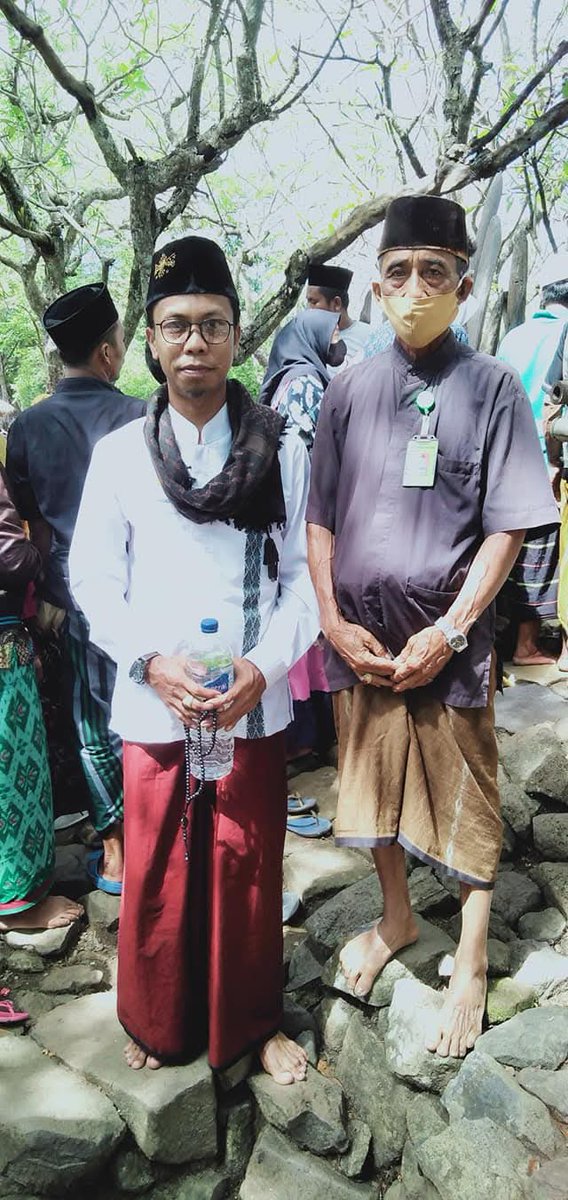 SangAwink's tweet photo. #Ziarah makam Rambitan https://t.co/F4D3IgXzK8