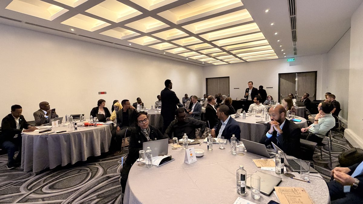 WHOSom's tweet photo. This week, WHO, @MOHSomalia, @UNICEFSomalia, @gatesfoundation, CDC and partners are jointly streamlining plans to end persistent polio transmission in Somalia. Our joint efforts will strengthen disease surveillance, immunization and vaccine equity across the country. #EndPolio https://t.co/JGYGL1hpdW