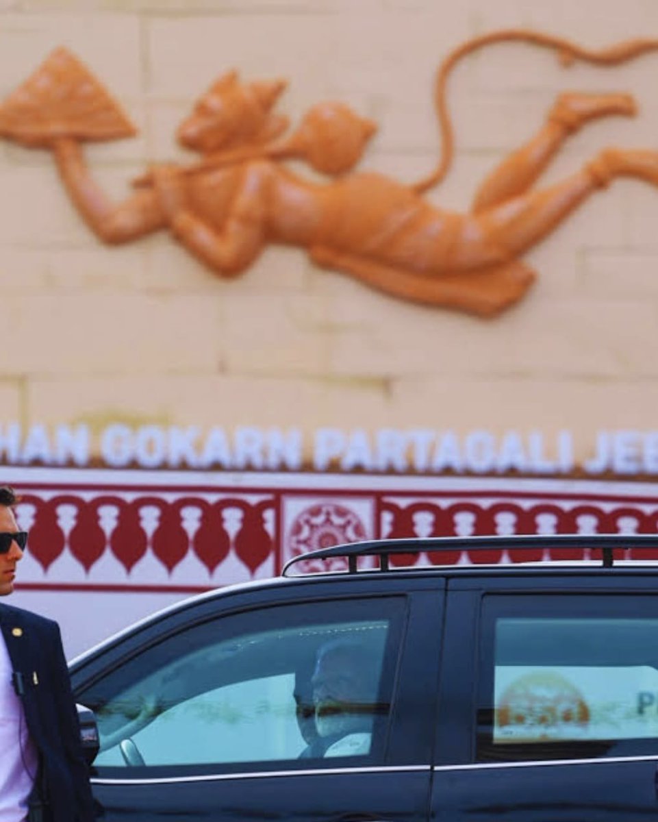 जय श्री राम 🙏🏼

राम दुआरे तुम रखवारे, होत न आज्ञा बिनु पैसारे।

#HanumanJayanti