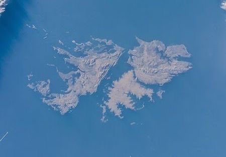 Hoy recordamos a quienes pusieron en juego su vida en defensa de nuestra soberanía en Malvinas. Su entrega vive en nuestros corazones y en la memoria de nuestro Patria.

Honor y gloria eterna a nuestros héroes!!

Hoy y siempre: las Islas Malvinas fueron, son y serán argentinas 🇦🇷